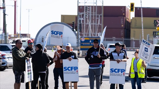 Les débardeurs du port de Montréal contesteront la demande d'arbitrage exécutoire