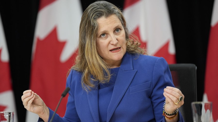 Freeland ne confirme pas que le déficit a été maintenu à 40 milliards $ en 2023-2024