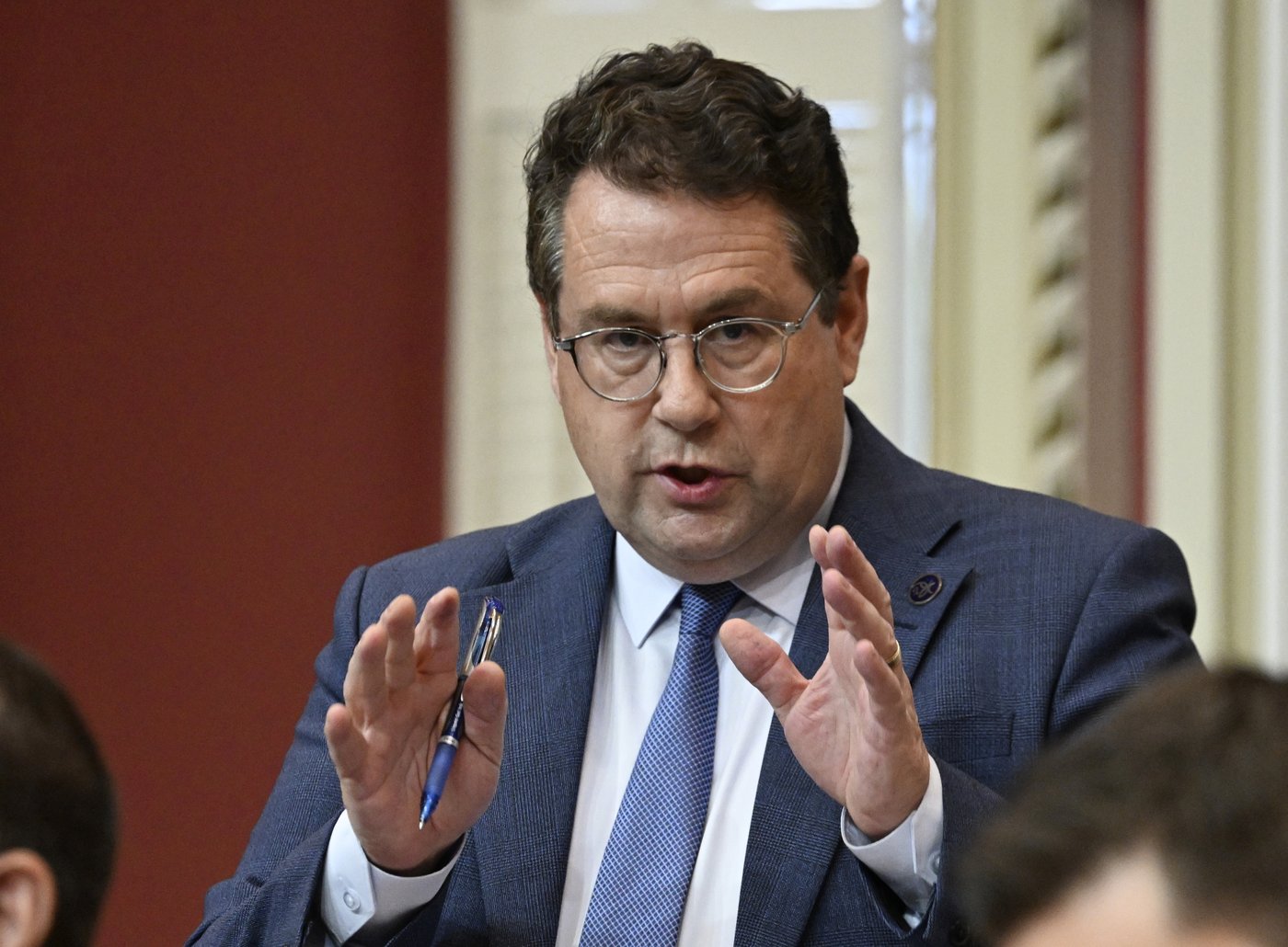 Bernard Drainville veut des buttes de neige dans les cours d'école